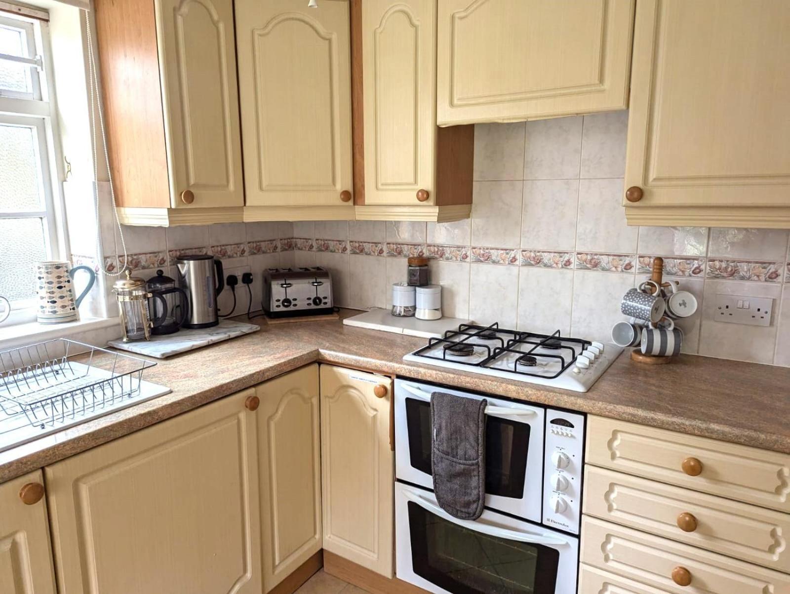 Georgian 2 Bedroom Apartment In Chichester With Free Parking - Chichester Holiday Properties Zewnętrze zdjęcie